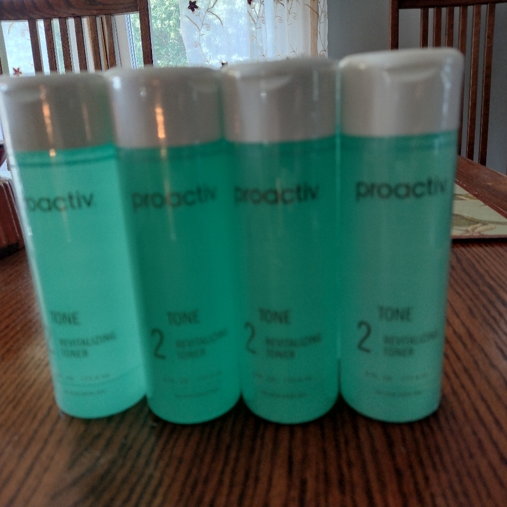 NWT Sealed Proactiv 2 Revitalizing Toner